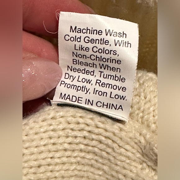 SHEIN crop chunky knit v-neck button front cardigan bohemian wool inspired cozy - Picture 5 of 7